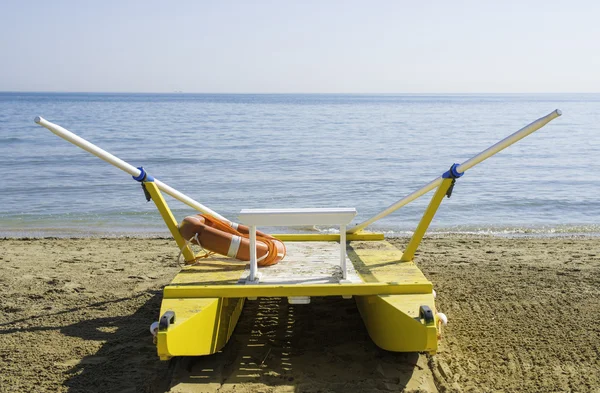 Livbåt på stranden — Stockfoto