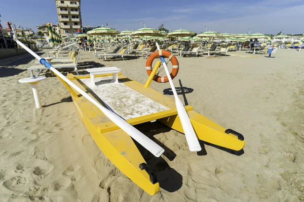 Reddingsboot op het strand — Stockfoto