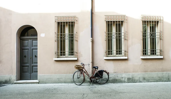 Staré italské kolo — Stock fotografie