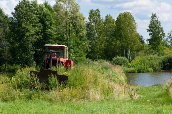 Bulldozer y agua —  Fotos de Stock