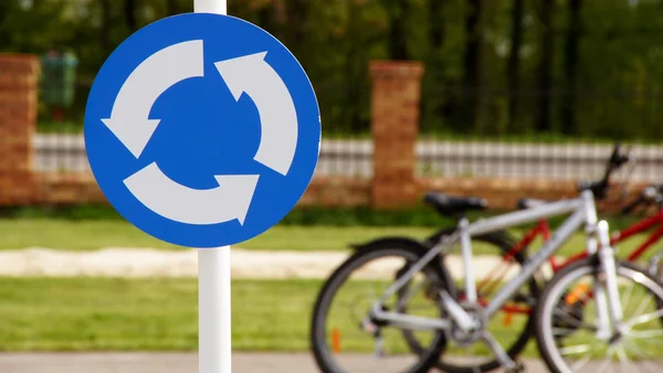 Bisiklet 2 ile bir yol işareti