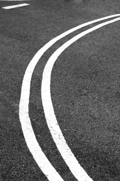 Double line on the city road — Stock Photo, Image