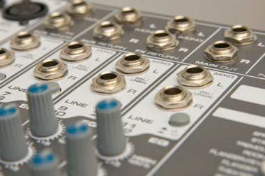 wejścia i wyjścia audio