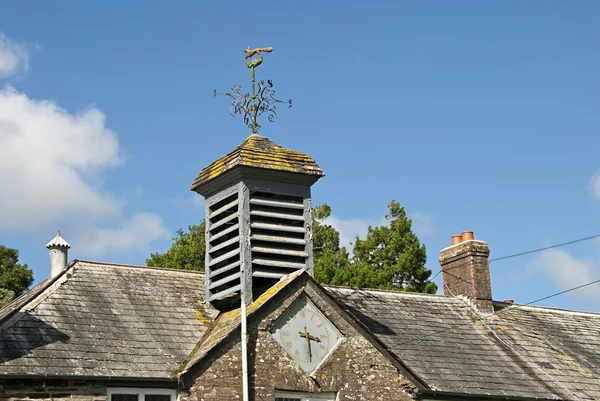 Weathervane ve saat kulesi — Stok fotoğraf