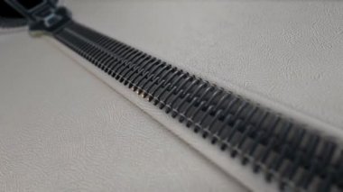 unzipping fermuar, gerçekçi 3d animasyon, Satılık geçiş ile izole maskesi