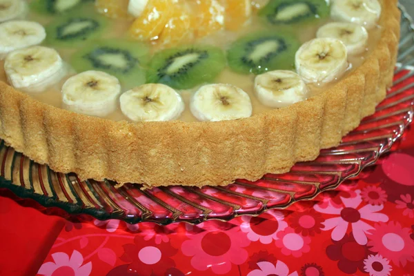 Torta con frutta: kiwi, banana, mandarino — Foto Stock
