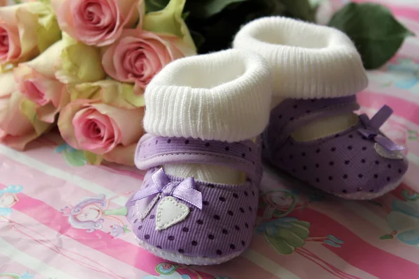 Yeni doğan kızını - Ayakkabı ve çiçekler doğuşu'den selamlar