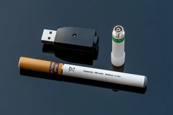 Elektronisk cigarett — Stockfoto