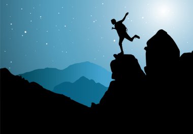 dağın tepesinde duran backpacker