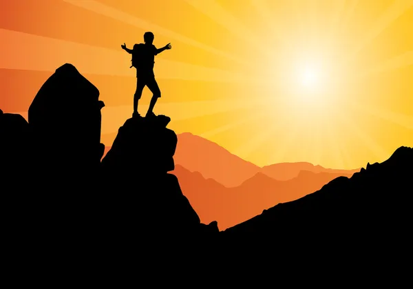 dağın tepesinde duran backpacker