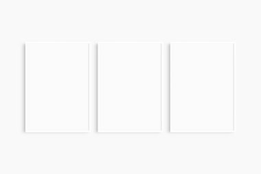 Çerçeve modeli 5x7, 50x70, A4, A3, A2, A1. Üç tane ince beyaz çerçeve. Galeri duvarı maketi, 3 kare seti. Temiz, modern, minimalist, parlak. Portre. Dikey.