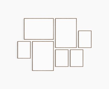 Galeri duvarı modeli. 7 tane koyu ceviz ağacı çerçevesi. Galeri duvarı çerçeve modeli. İki 50x70 (5: 7), bir 70x50 (7: 5), ve dört 30x40 (3: 4) tahta çerçeve.