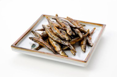 Japon yemeği, tatlı ve baharatlı kızarmış Kibinago Karaage, kızarmış gümüş çizgili ringa balığı.