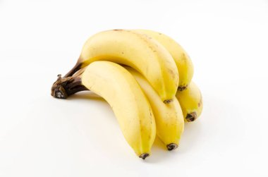 Beyaz arkaplanda izole edilmiş muz sürüsü