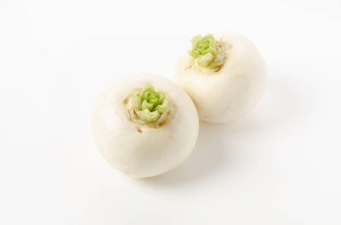 Beyaz arkaplanda Japon Beyaz Şalgam