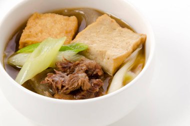 Gyusuji Nikomi (Güveçte biftek tendonu), Japon yemeği.