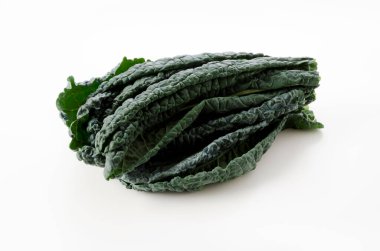 Beyaz arka planda siyah lahana