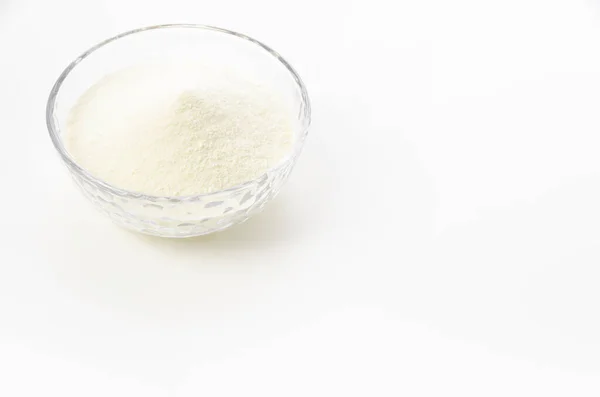 Lait Écrémé Poudre Dans Bol Verre Sur Fond Blanc — Photo