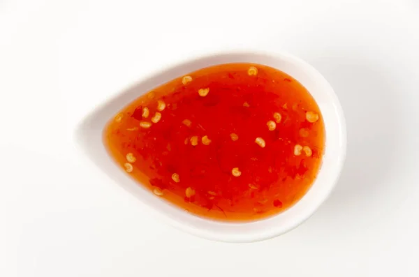 Süße Chilisoße Auf Weißem Hintergrund — Stockfoto