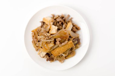 Kızarmış soya peyniri ve kaburga.