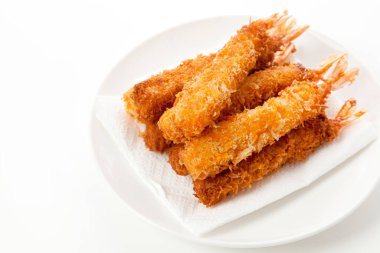 Tabakta kızarmış karides.