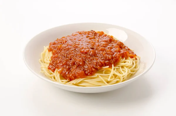 Spaghetti Med Köttsås Vit Bakgrund — Stockfoto