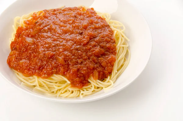 Spaghetti Sosem Mięsnym Białym Tle — Zdjęcie stockowe