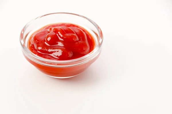 Tomat Ketchup Liten Glasskål Vit Bakgrund — Stockfoto