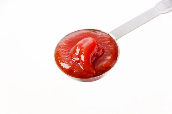 Cuillère Mesurer Sauce Tomate Sur Fond Blanc — Photo