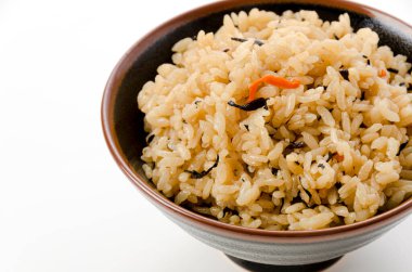 Kufajuicy (Okinawa usulü pilav), Okinawa mutfağı, Japon yemeği, pirinç Hijiki deniz yosunu, havuç ve domuz suyu karışımı..