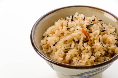 Kufajuicy (Okinawa usulü pilav), Okinawa mutfağı, Japon yemeği, pirinç Hijiki deniz yosunu, havuç ve domuz suyu karışımı..