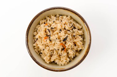 Kufajuicy (Okinawa usulü pilav), Okinawa mutfağı, Japon yemeği, pirinç Hijiki deniz yosunu, havuç ve domuz suyu karışımı..