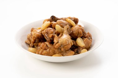 Dayanıklı yemek, haşlanmış tavuk kanadı ve sarımsak.