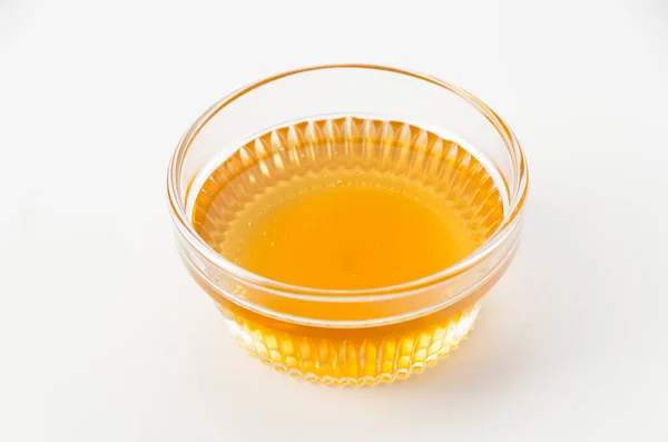 新鲜的蜂蜜 在一个玻璃碗 — 图库照片