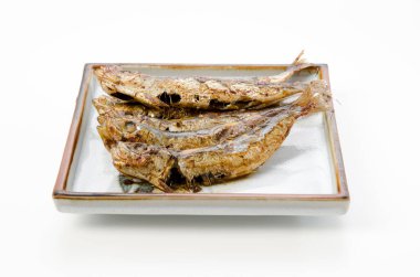 Izgara tuzlu ve kurutulmuş sardalya.