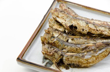 Izgara tuzlu ve kurutulmuş sardalya.