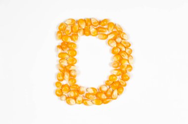 Beyaz zemin üzerinde kuru patlamış mısır tohumlarından İngiliz alfabesinin D harfi.