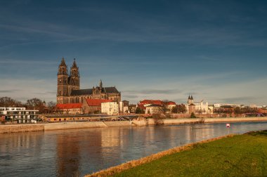 Magdeburg'ın Katedrali, sunrise kış zamanında, Almanya