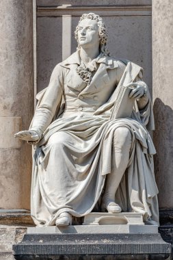 Almanya 'nın Dresden kentindeki Devlet Opera Binası' ndaki Schiller anıtı. Detaylar, yakın plan.