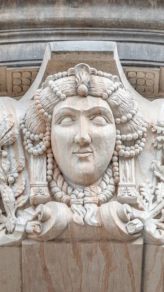 Old Relief Bar Keystone Building Arch Woman Face Historical Downtown — Φωτογραφία Αρχείου