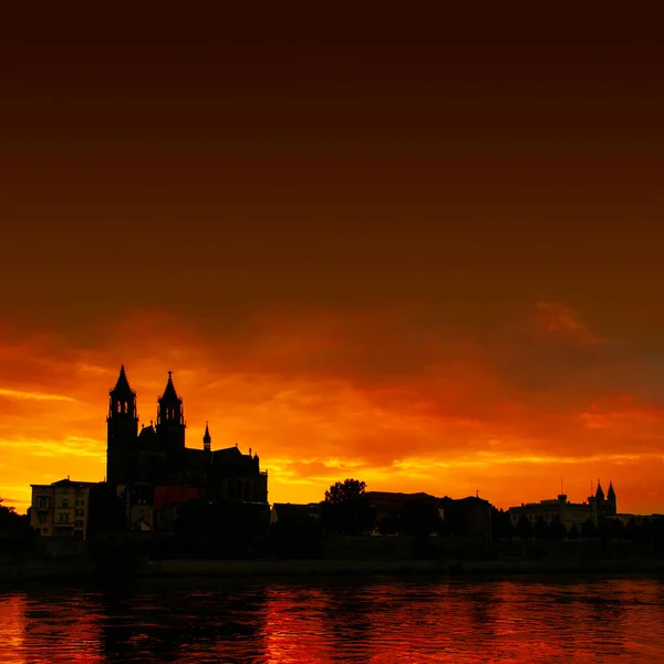 Silhouette Medieval Castle Beautiful Bloody Sunset Historical Downtown Magdeburg Old — Stok fotoğraf