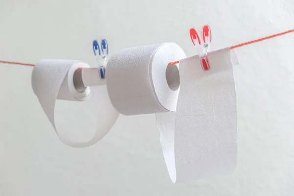 Toiletpapier Rollen Opknoping Waslijn Voor Het Drogen Hergebruik Wassen Begrip — Stockfoto