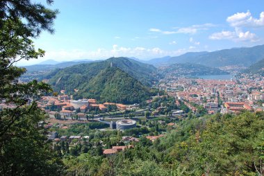 Como 'nun şehir manzarası Goj Dağı' ndaki panoramik bir bakış açısından.