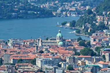 Como 'nun şehir manzarası Goj Dağı' ndaki panoramik bir bakış açısından.