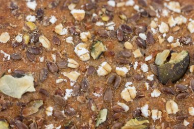 Tohumlu tahıllı çörek.