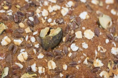 Tohumlu tahıllı çörek.