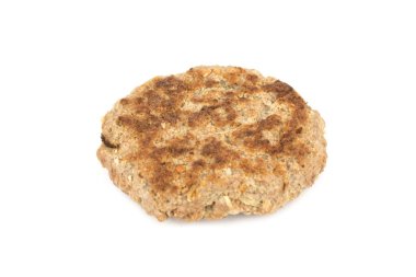 Beyaz arka planda taze ev yapımı kızarmış hamburger bifteği.