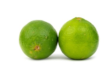 Taze yeşil limon meyvesi