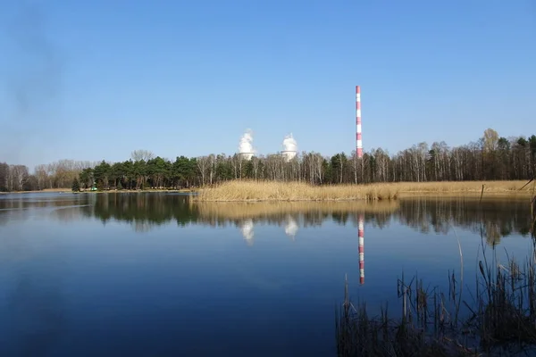 Beau Paysage Avec Lac Bleu — Photo