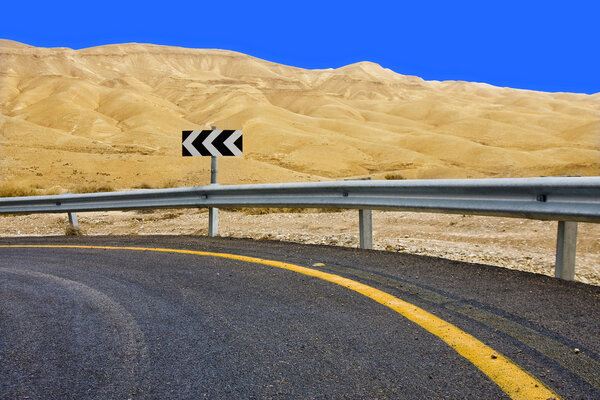 Дорожный поворот
